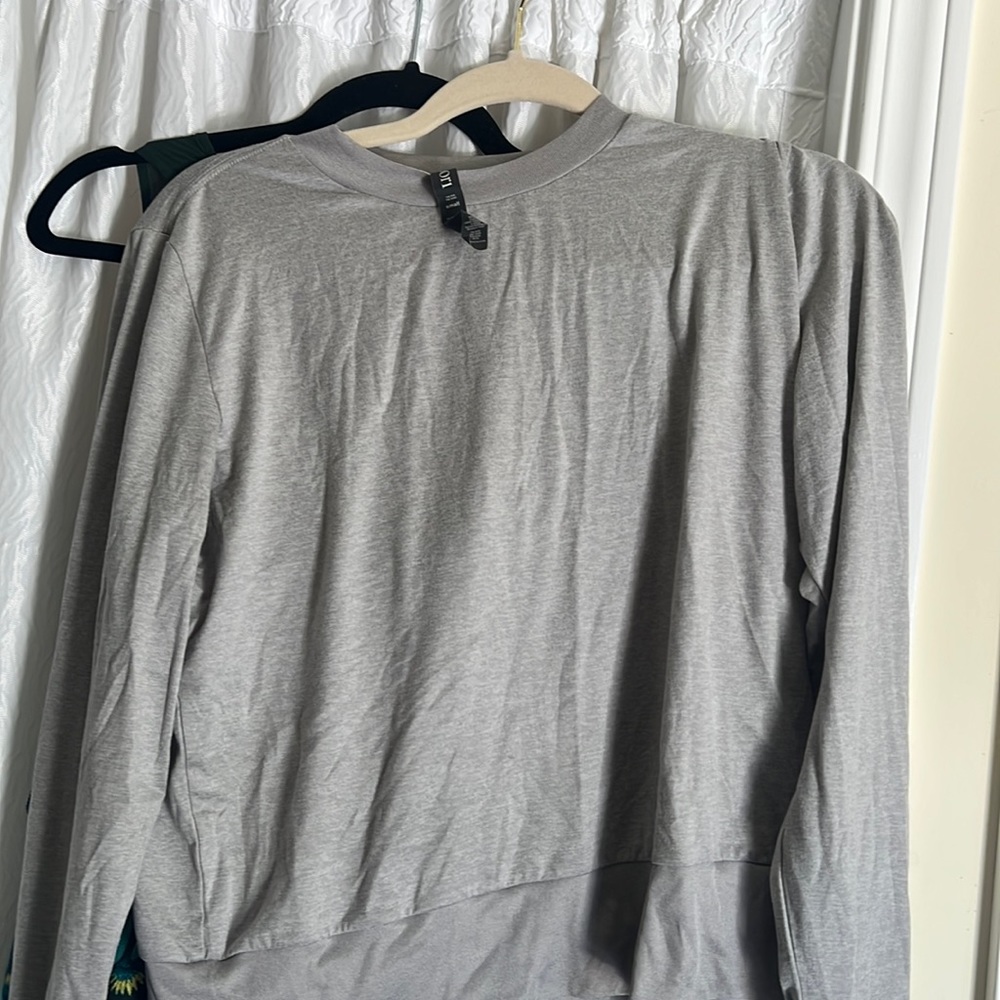 Lightly worn Vuori long sleeve crew neck